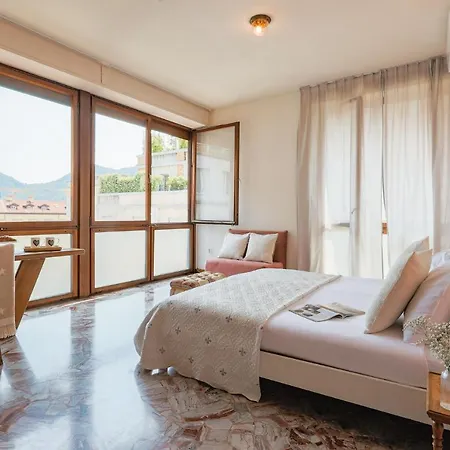 Piazza Cavour View - By Myhomeincomo Holiday home Como