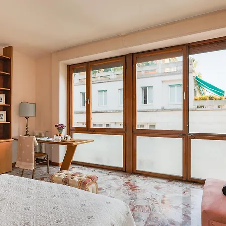 Piazza Cavour View - By Myhomeincomo Holiday home *
