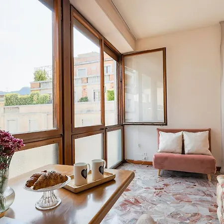 Piazza Cavour View - By Myhomeincomo Holiday home